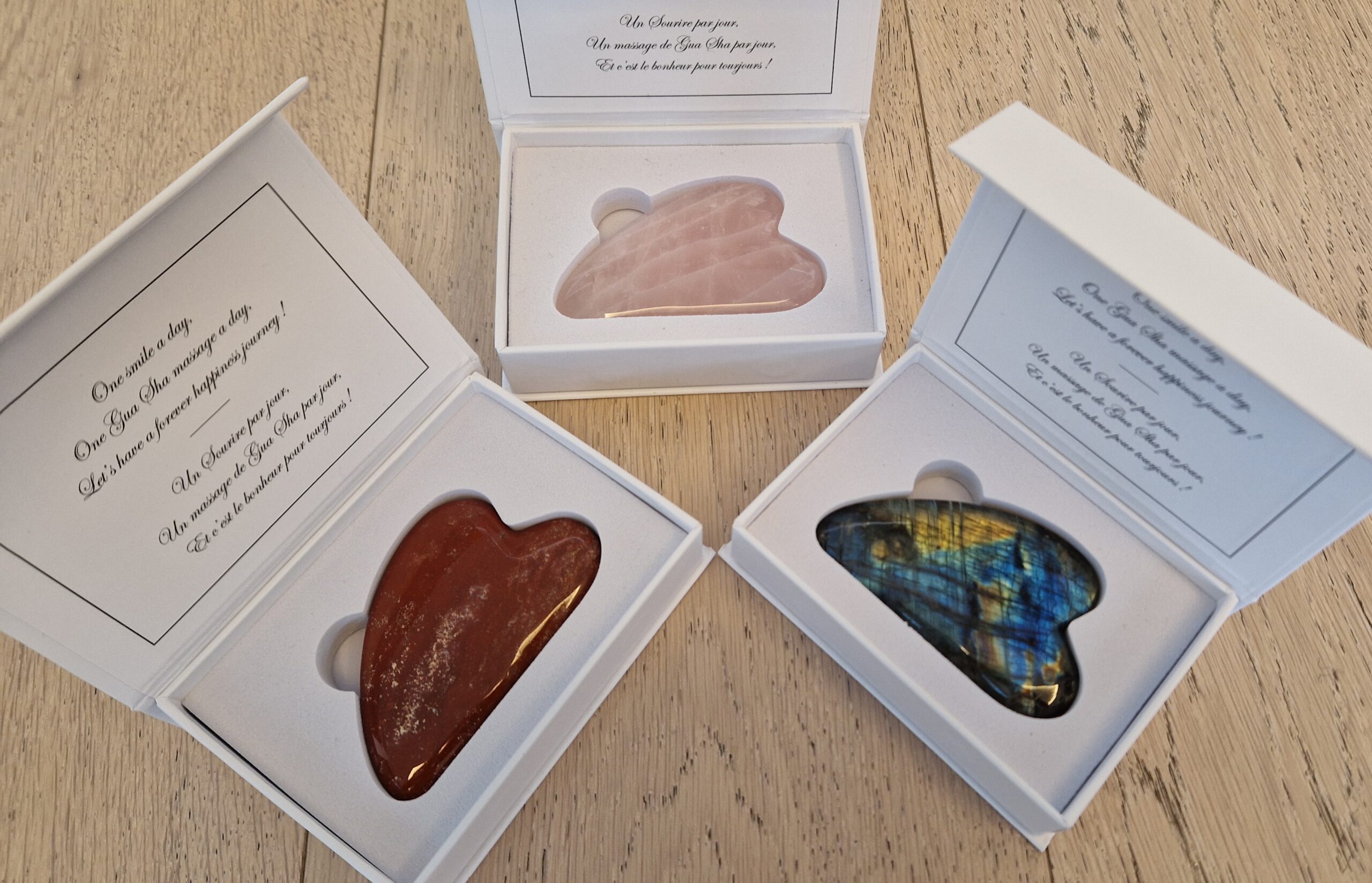 Gua Sha en pierres naturelles — Maison Synergies Crystals
