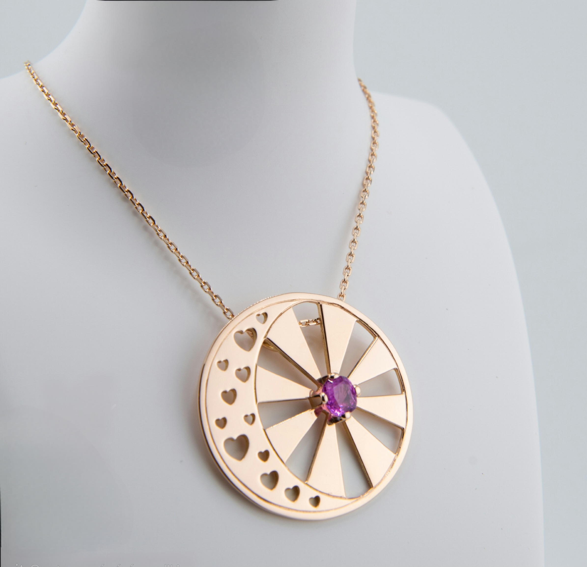 Collier médaillon saphir rose — Maison Synergies Crystals